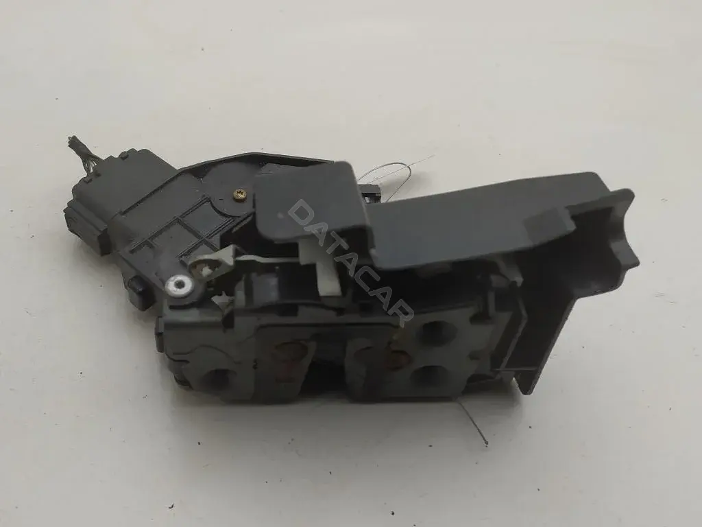 Замок двери 3M5A-R21813-ER