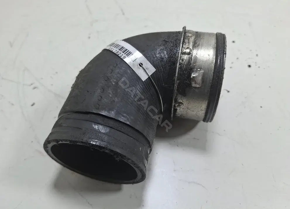 Патрубок интеркулера YM219F072AC