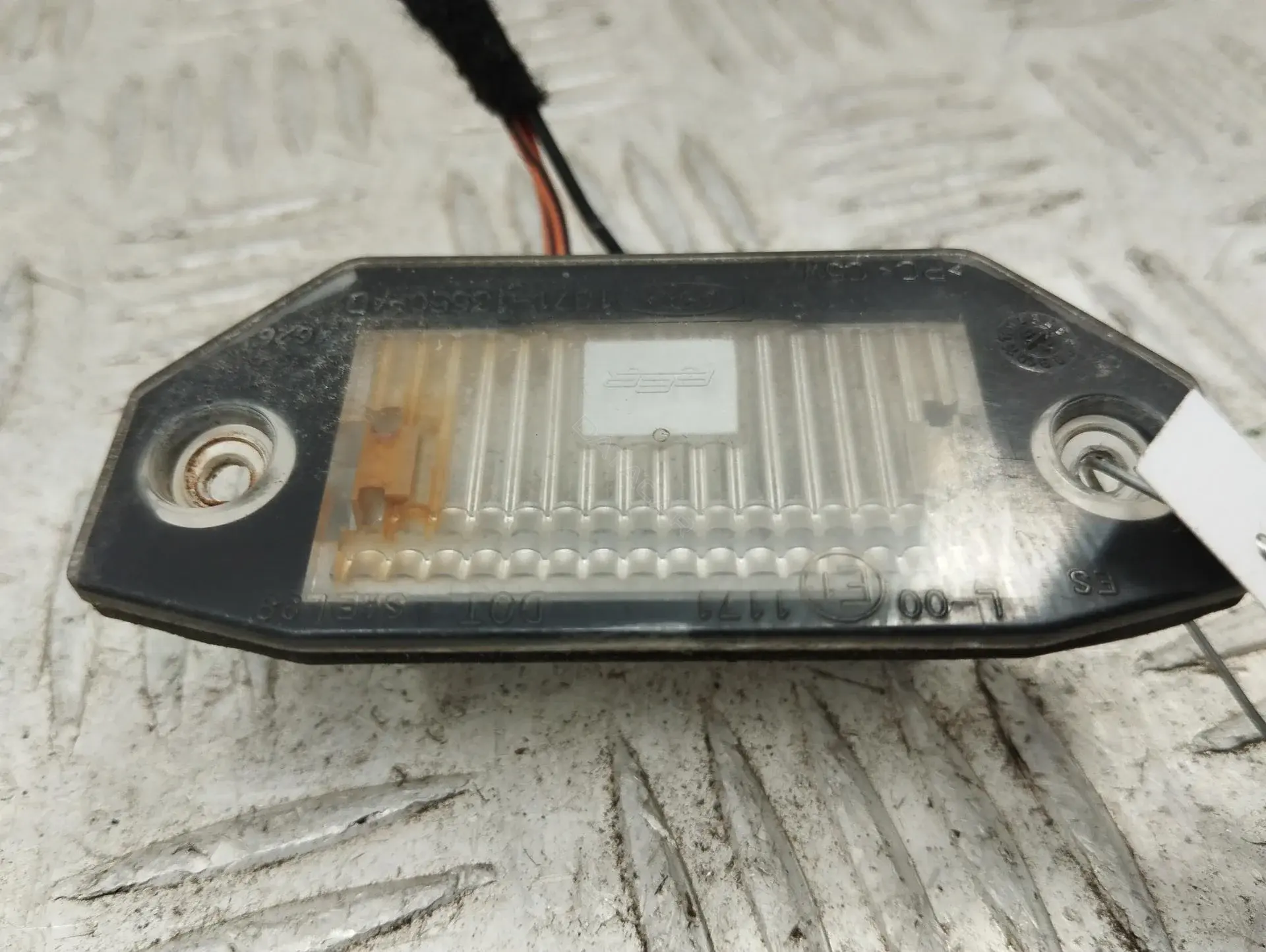 Фонарь подсветки номерного знака 1S7113550AC