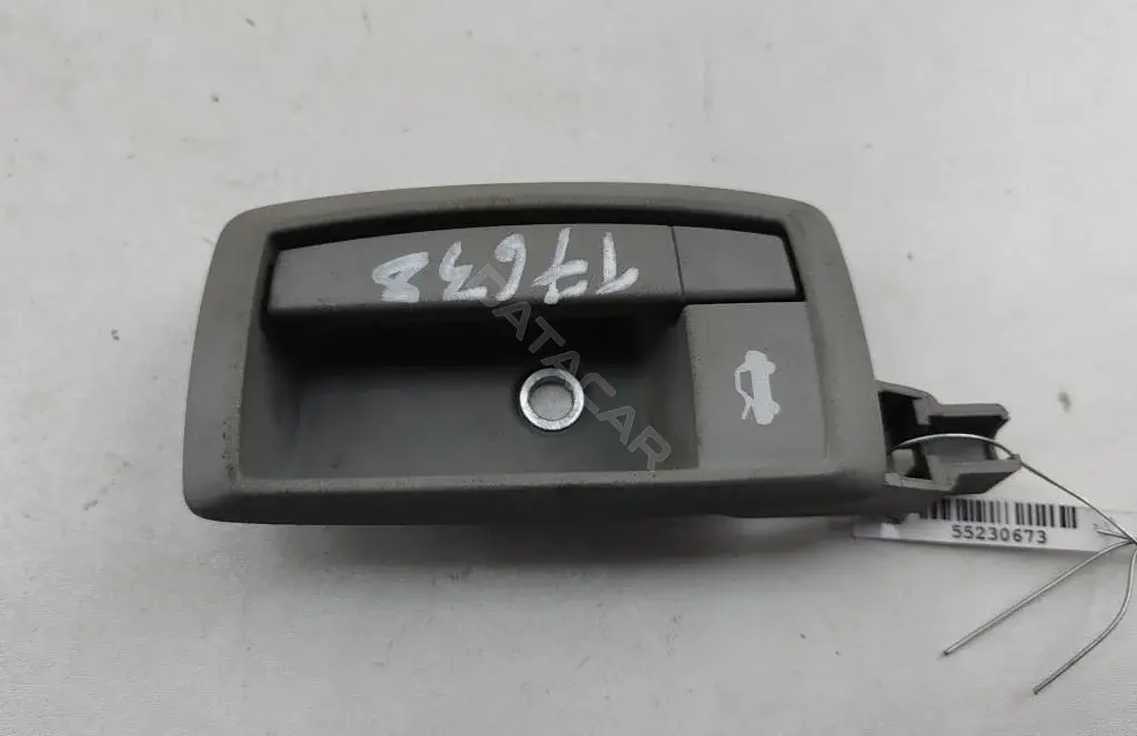 Ручка открывания капота C982
