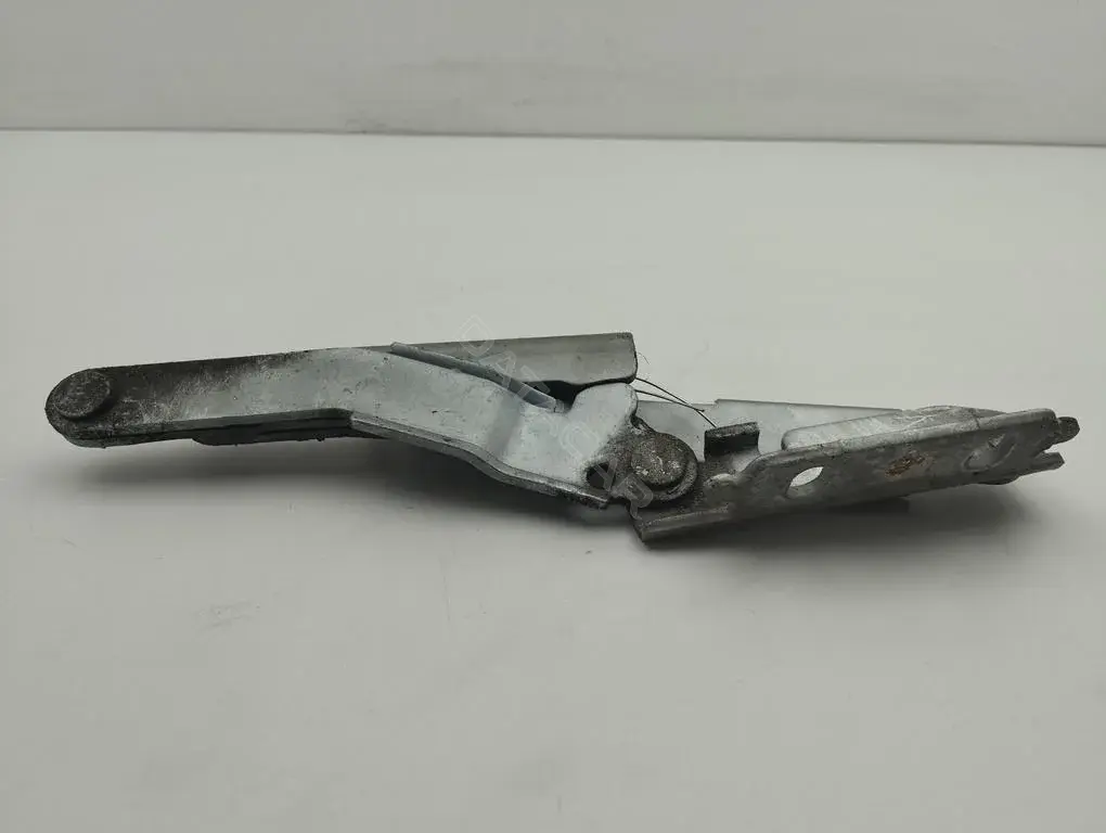 Петля капота 72404D