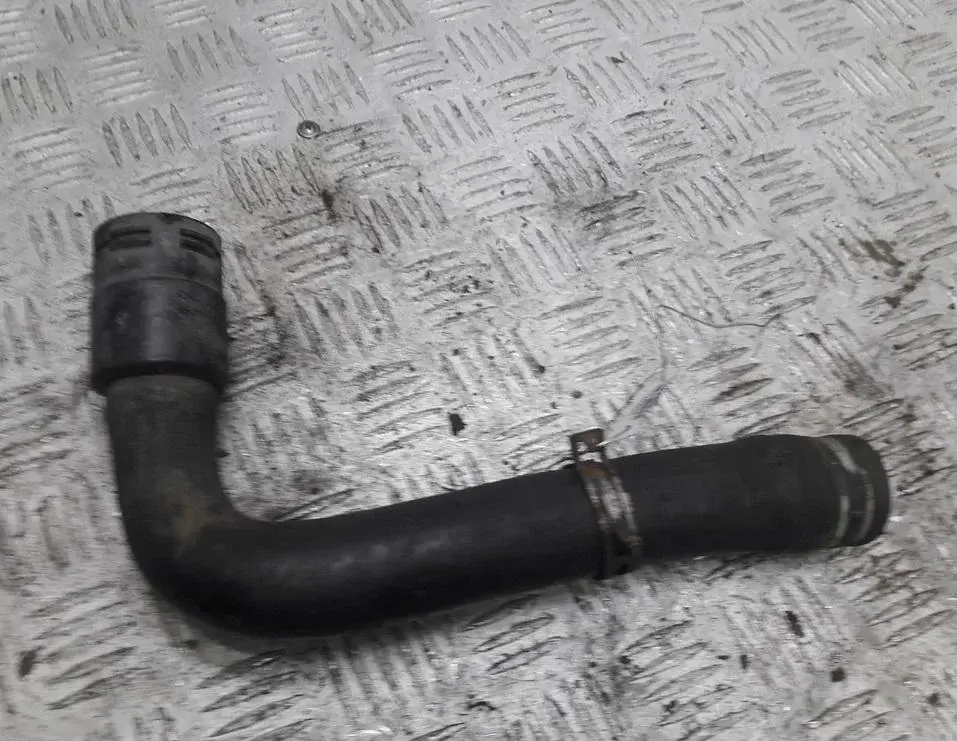 Патрубки системы охлаждения 8d0121101k