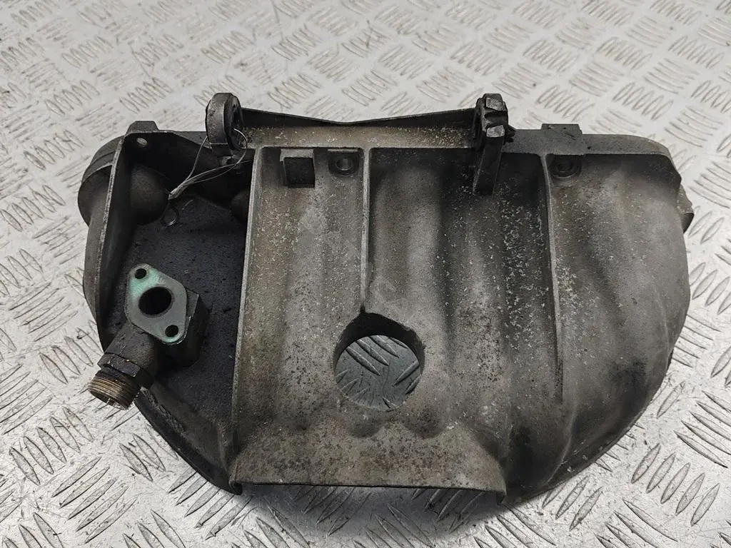 Тепловой экран глушителя 06A133228S