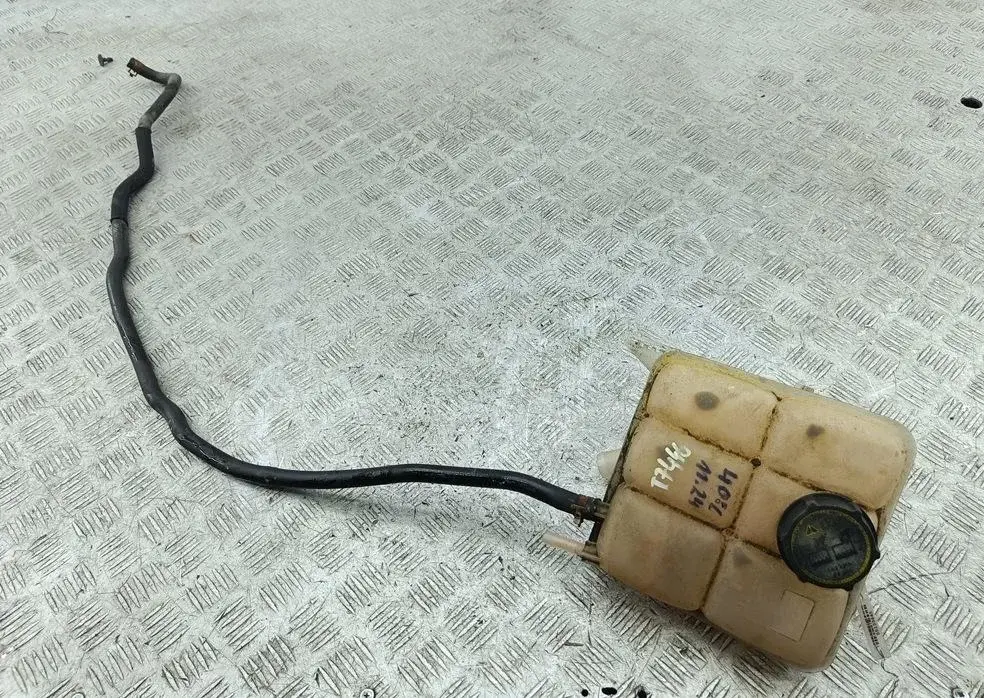 Расширительный бачок 3M5H8K218A