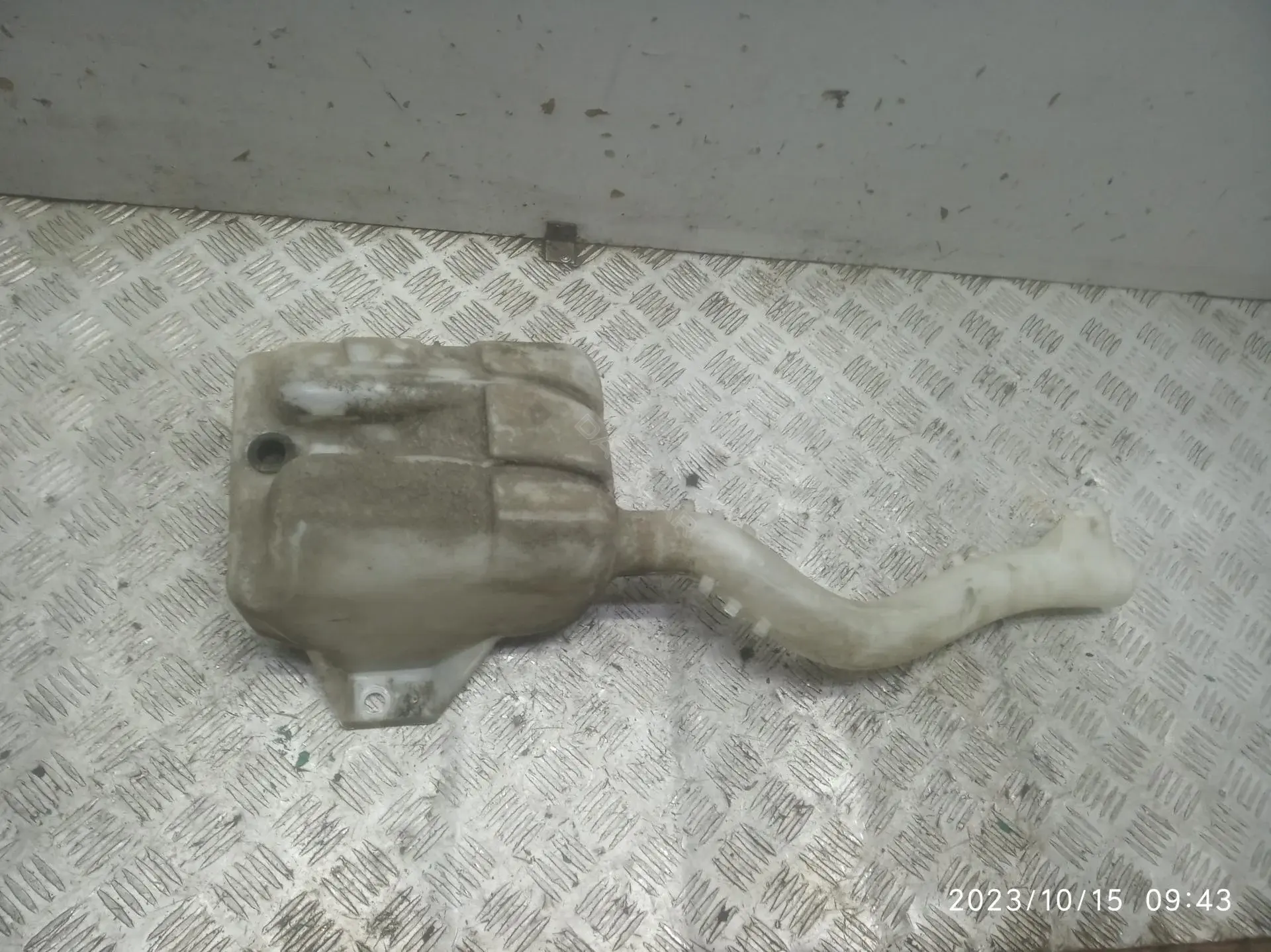 Бачок омывателя yc1513d018aa