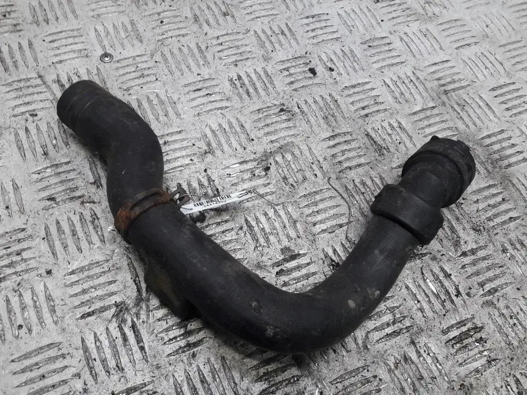 Патрубки системы охлаждения 8d0121101ad
