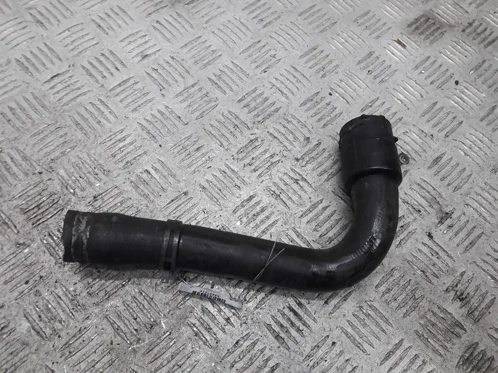 Патрубки системы охлаждения 8d0121101k
