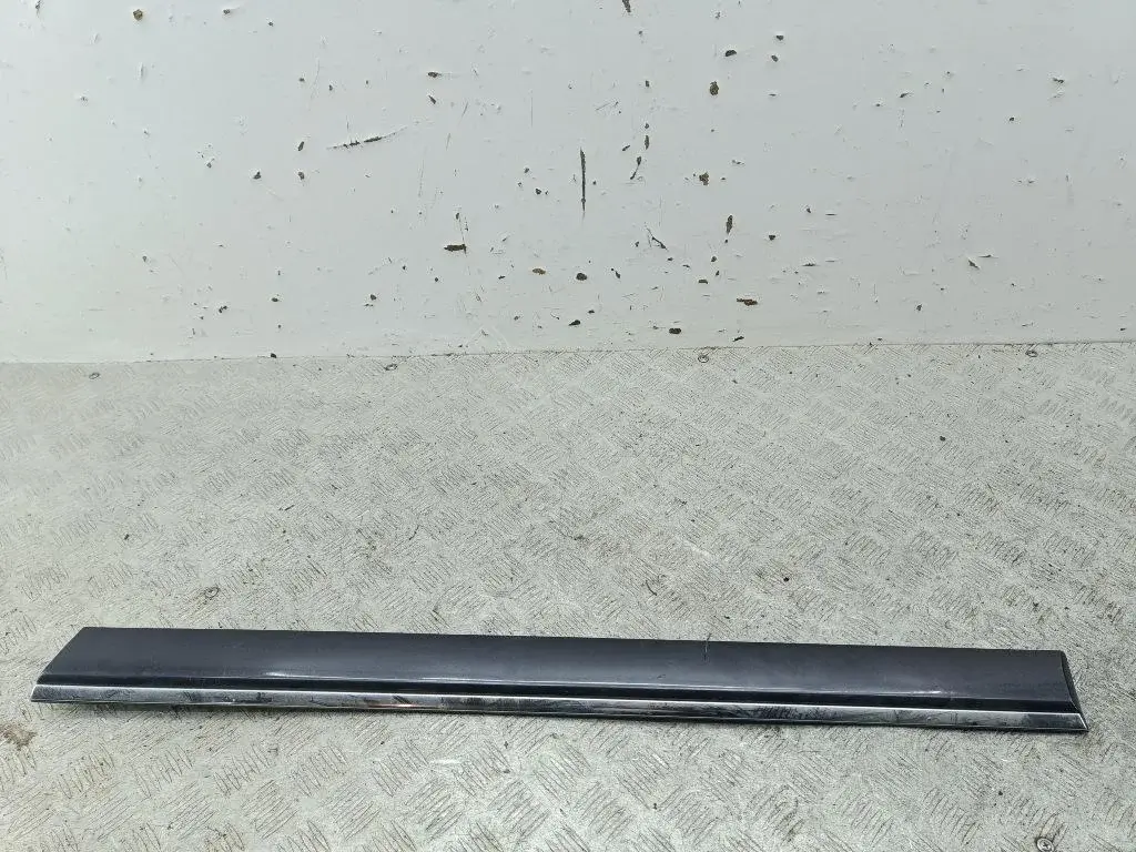 Молдинг двери 4D0853961