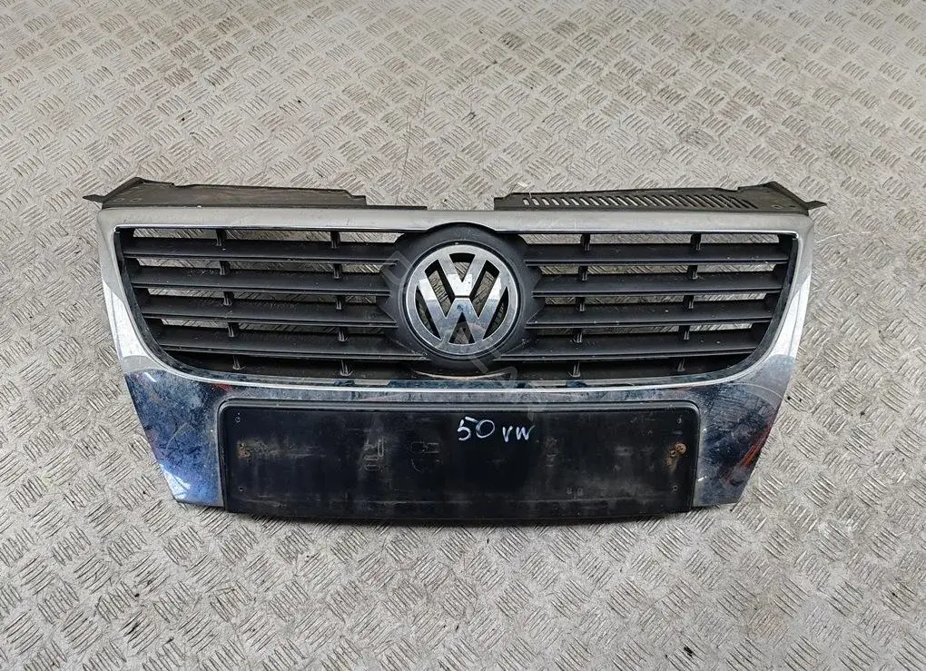 Решетка радиатора 3C0853651AD