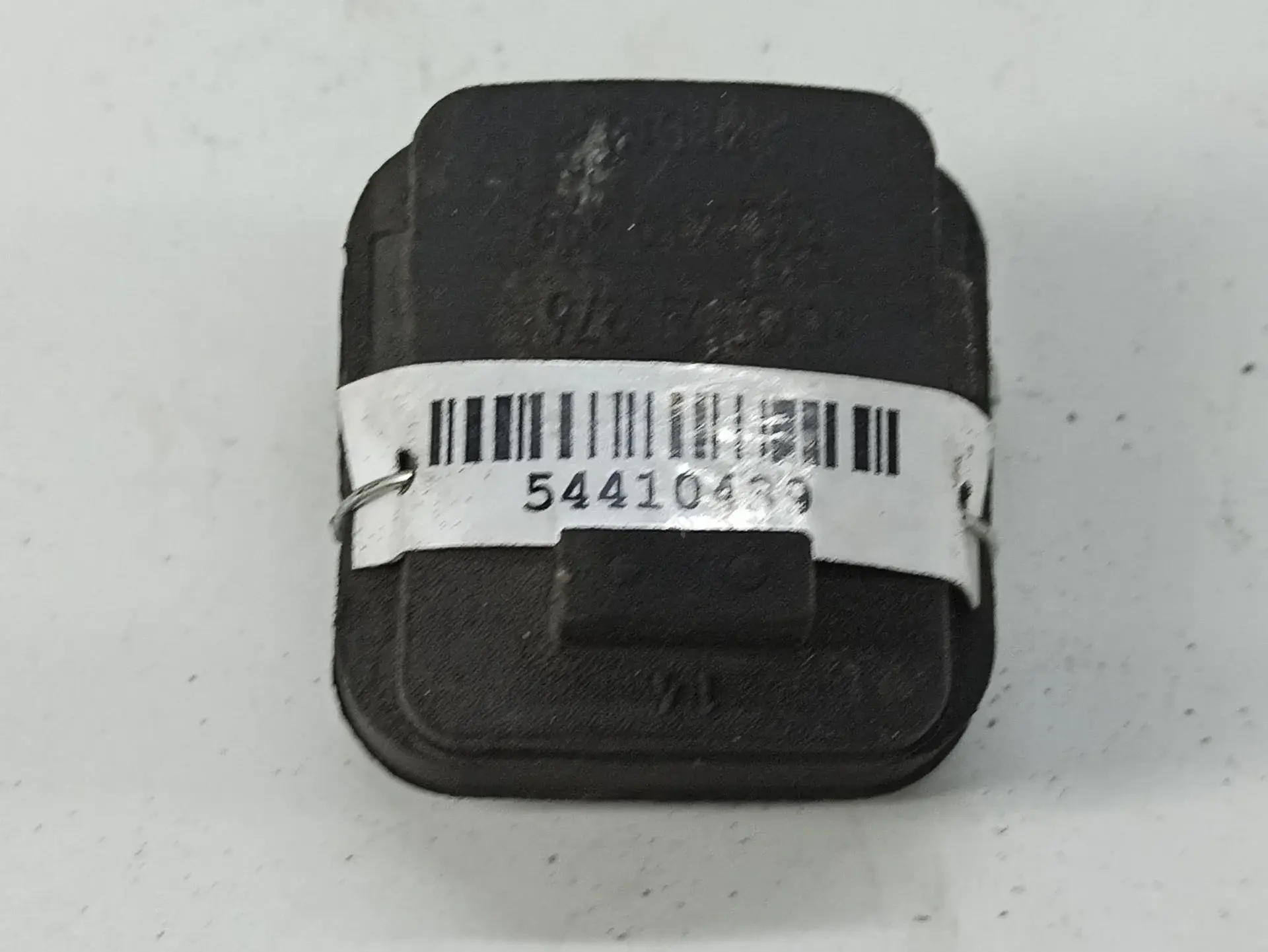 Кронштейн радиатора 8D0121276