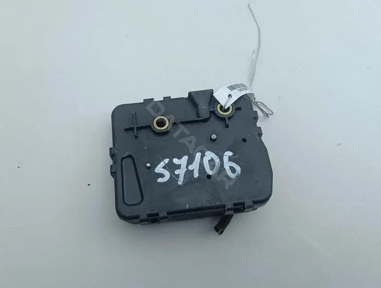 Замок стекла двери багажника 8218849