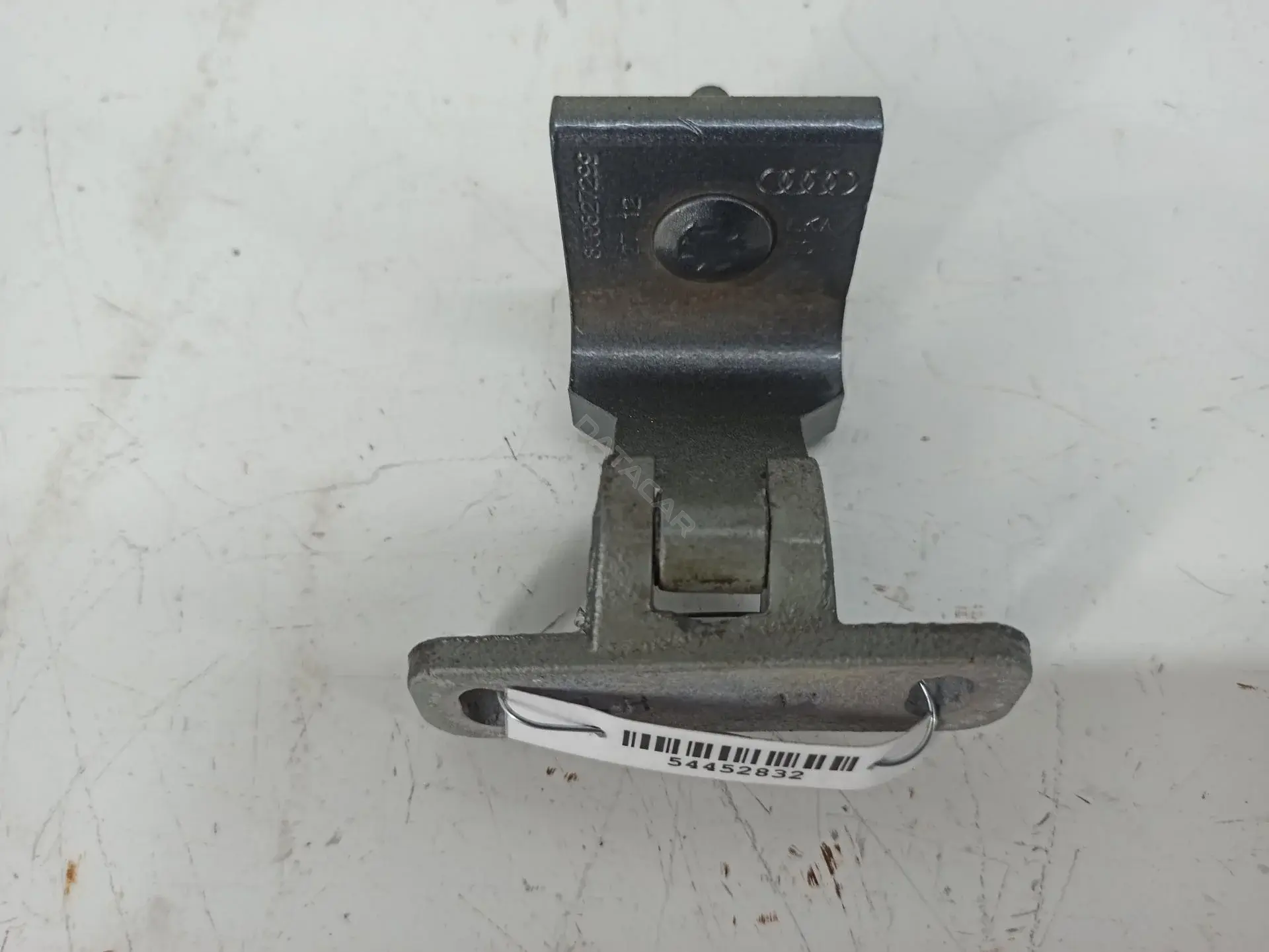 Замок крышки багажника 8U0827299