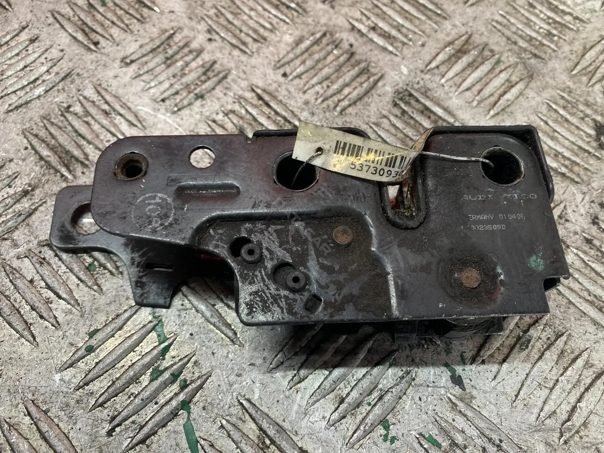 Замок капота 8P0823509D