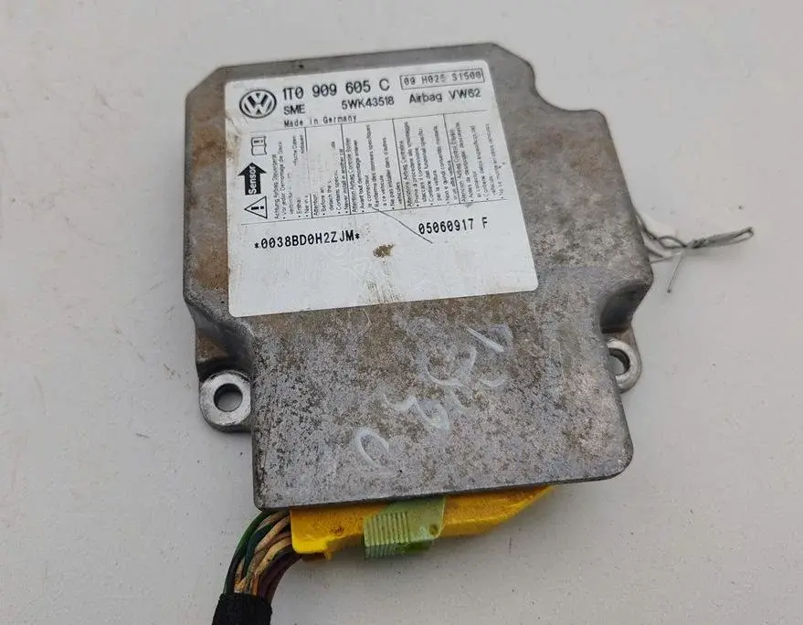 Блок управления подушками безопасности 1T0909605C