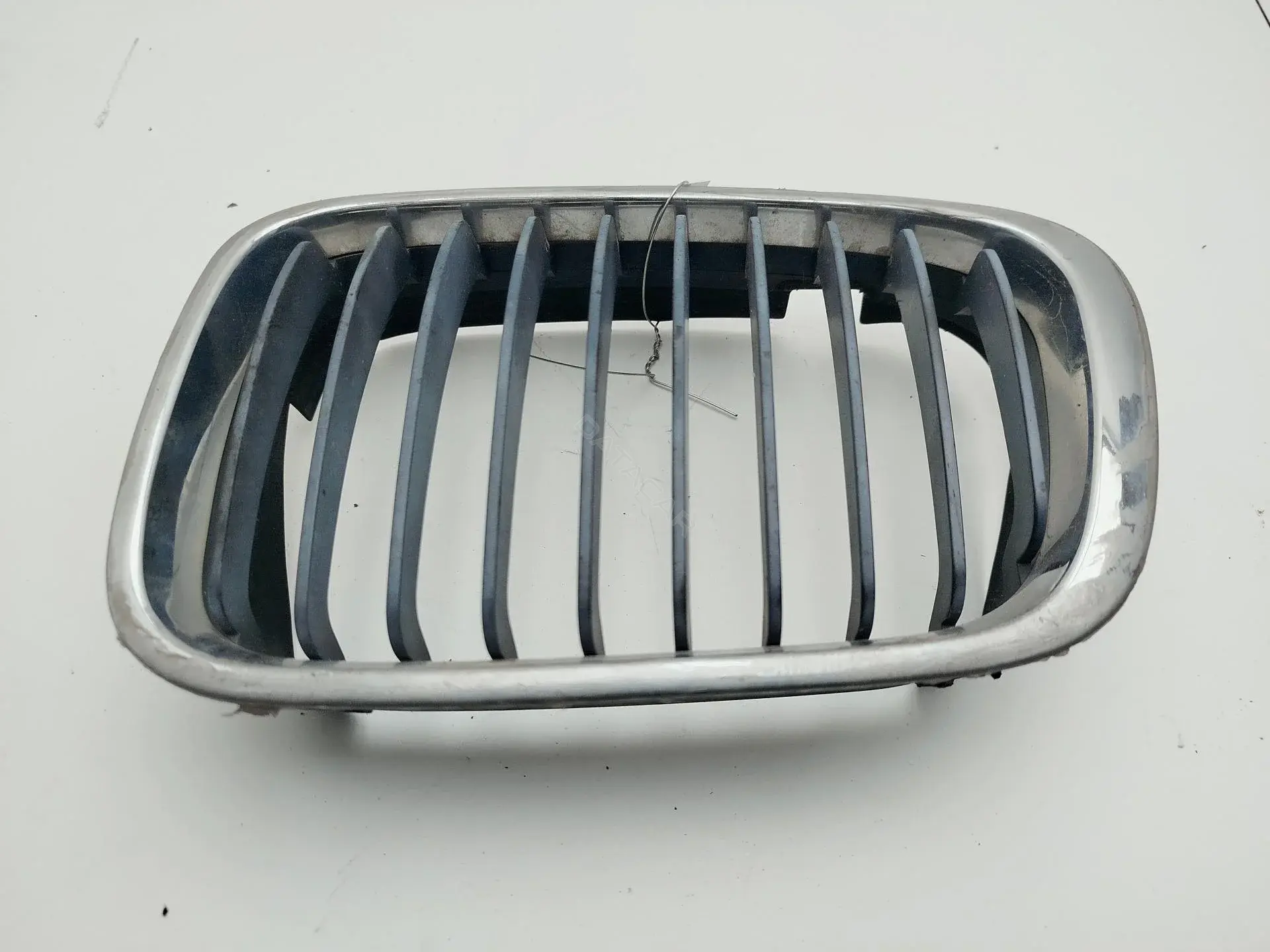 Решетка радиатора 81596223