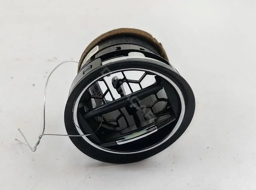 Дефлектор обдува салона 6M21U018B09AD3YYW