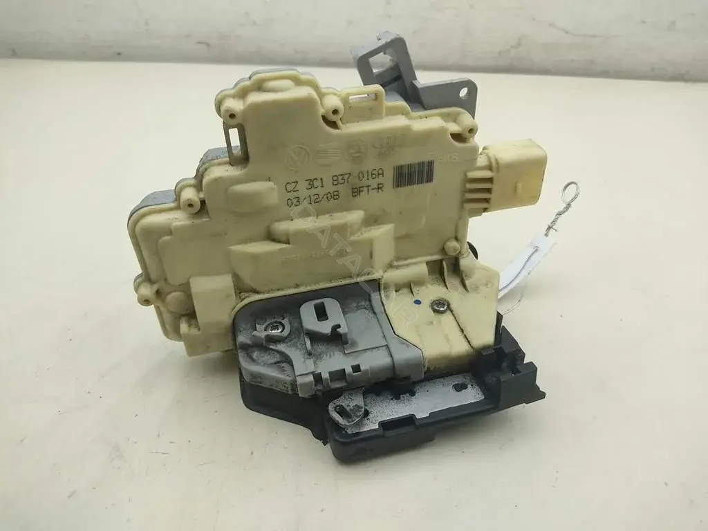 Замок двери CZ3C1837016A