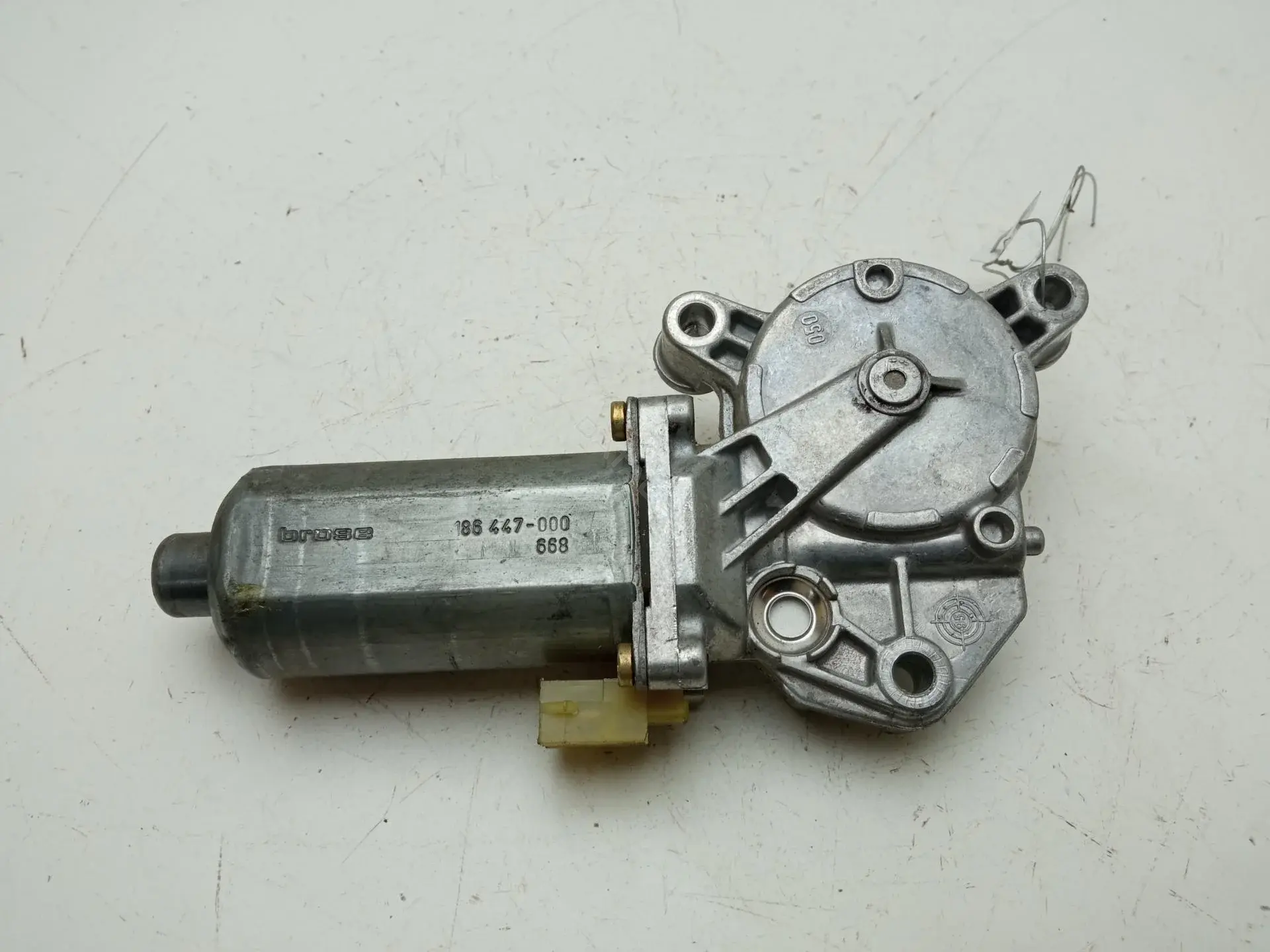 Моторчик стеклоподъемник 0130821604