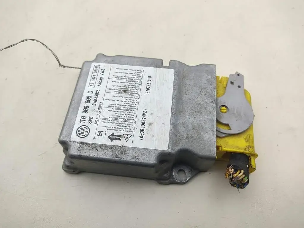 Блок управления подушками безопасности 1T0909605D