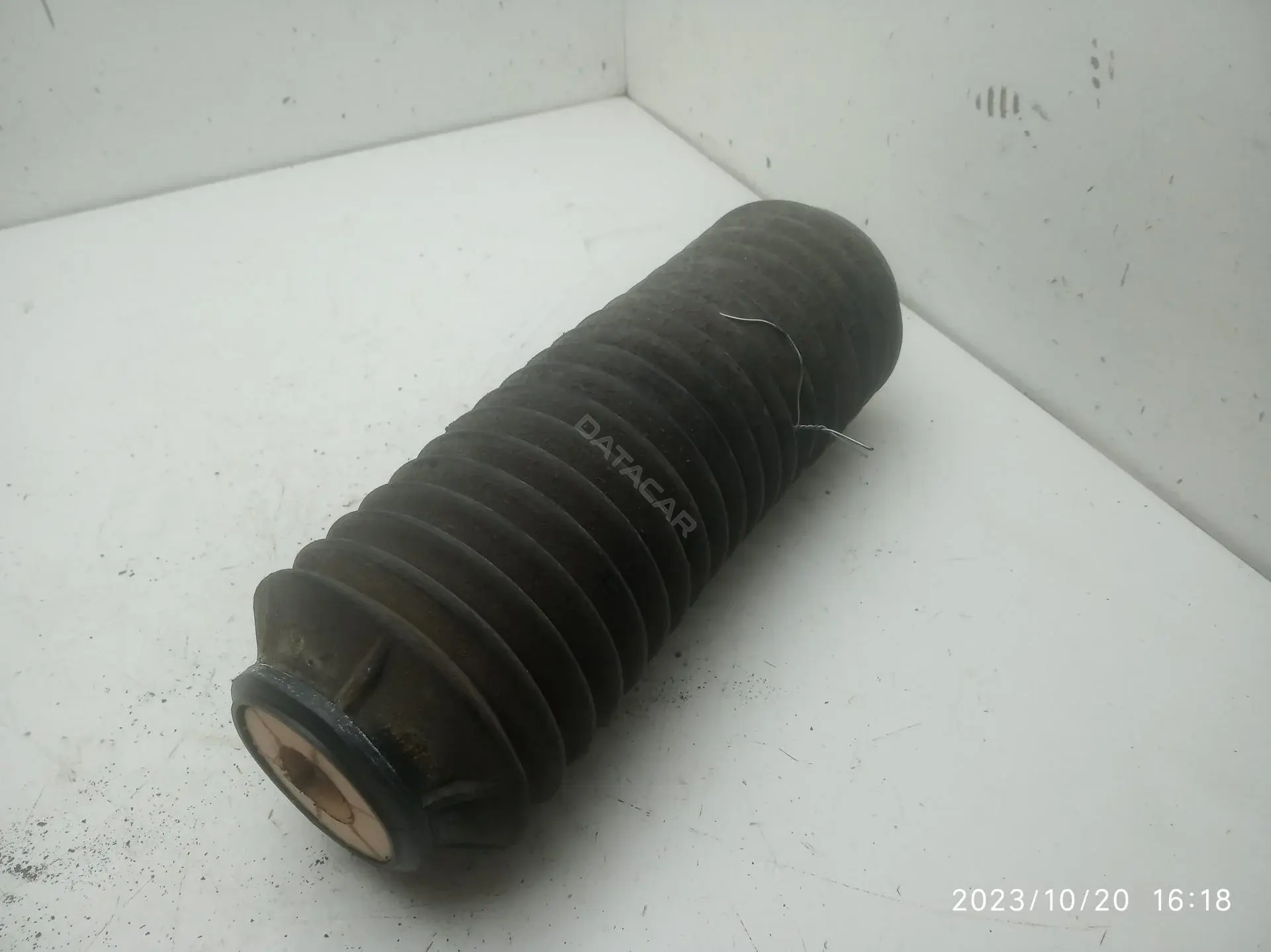 Пыльник амортизатора yc153k036ac