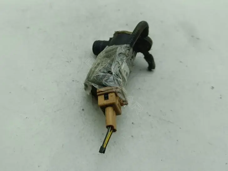 Насос омывателя 93BB17K624BA