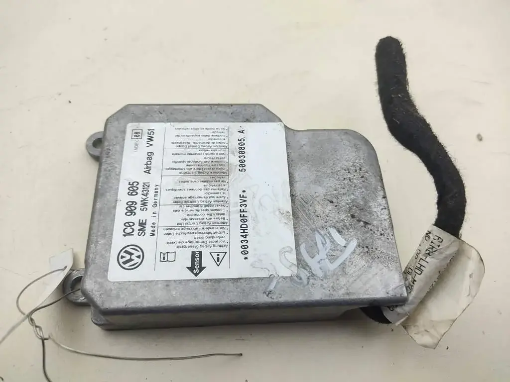 Блок управления подушками безопасности 1C0909605