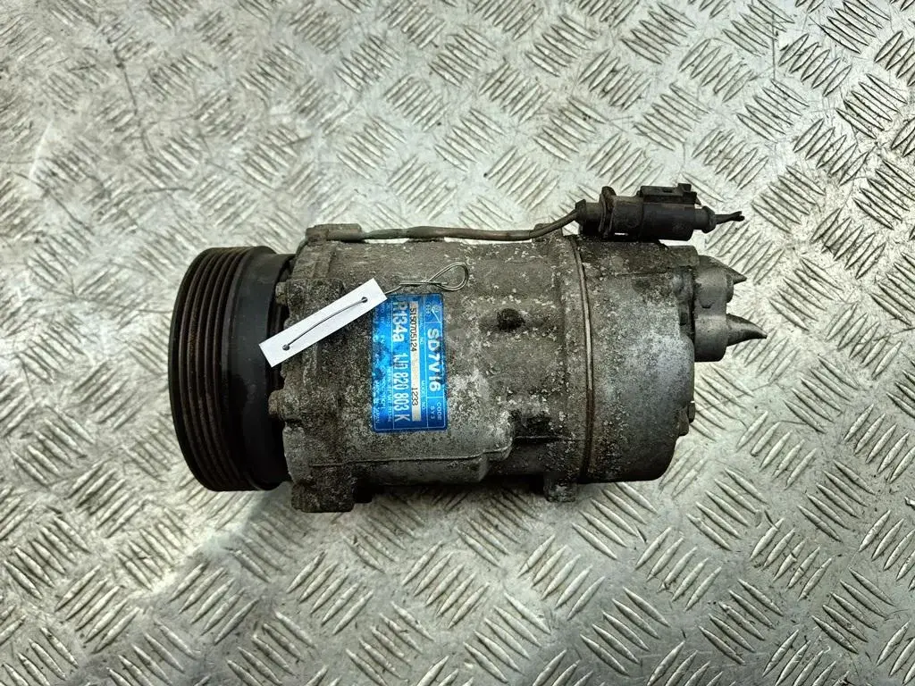 Компрессор кондиционера 1J0820803K
