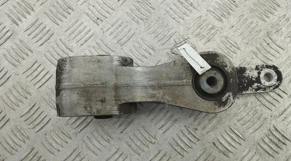 Подушка КПП YM216A026FB