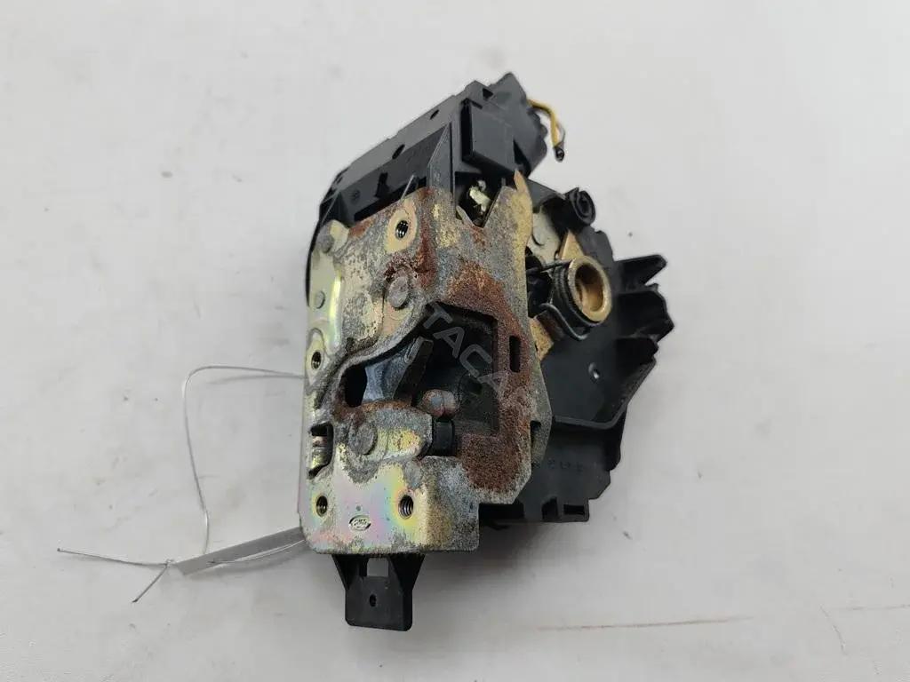 Замок двери 2S6141B1E0270CL