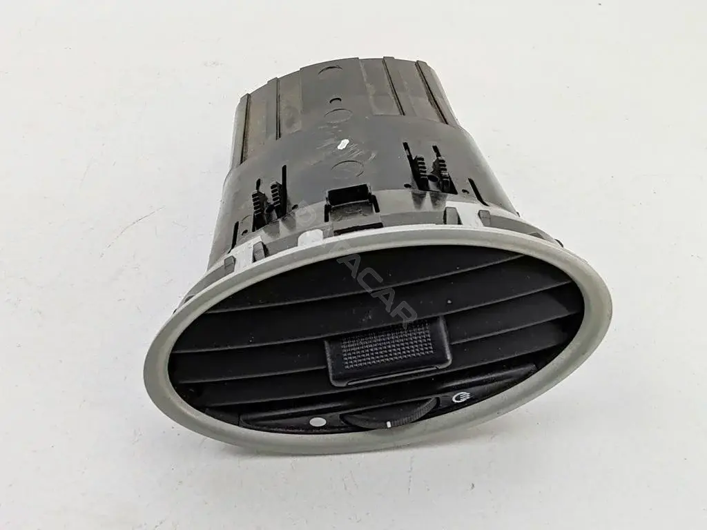 Дефлектор обдува салона 4M51A014L21AD