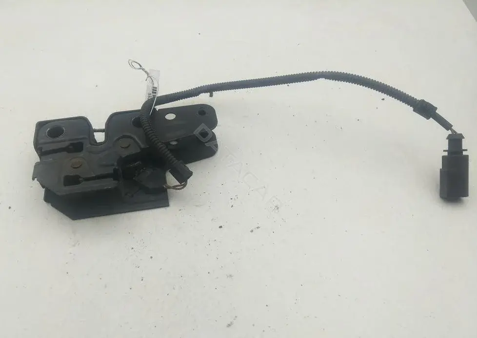 Замок капота 1T0823509