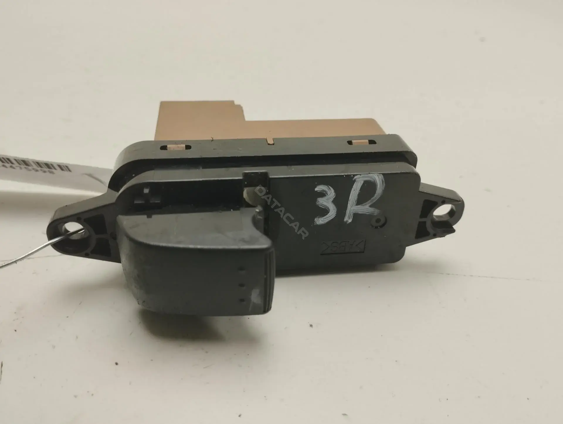Кнопка стеклоподъемника GP9F-66-380