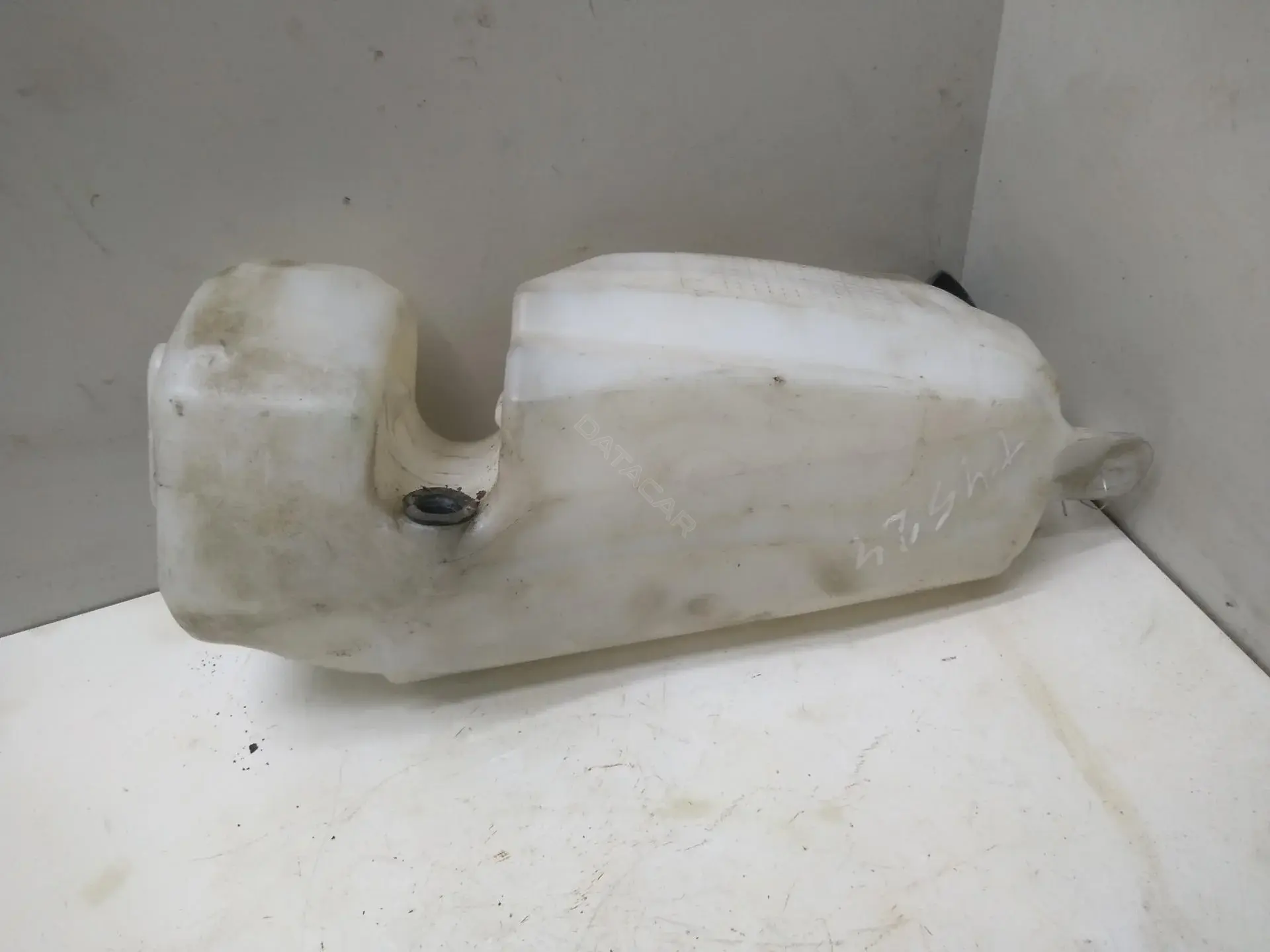 Бачок омывателя 8200609549