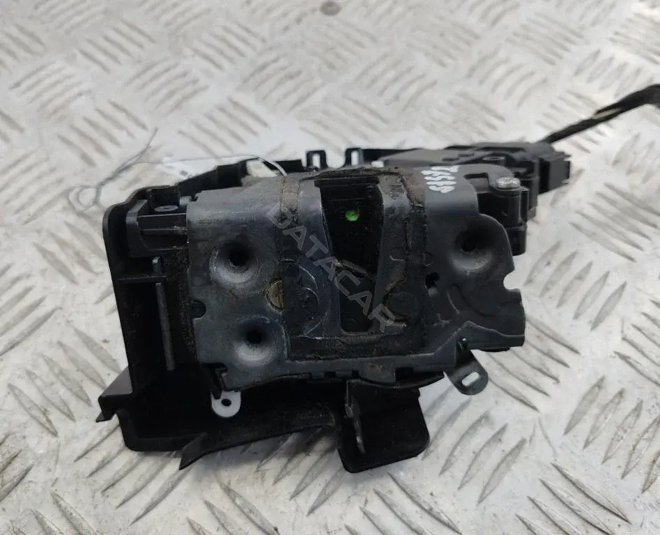 Замок двери 3M5AR21813