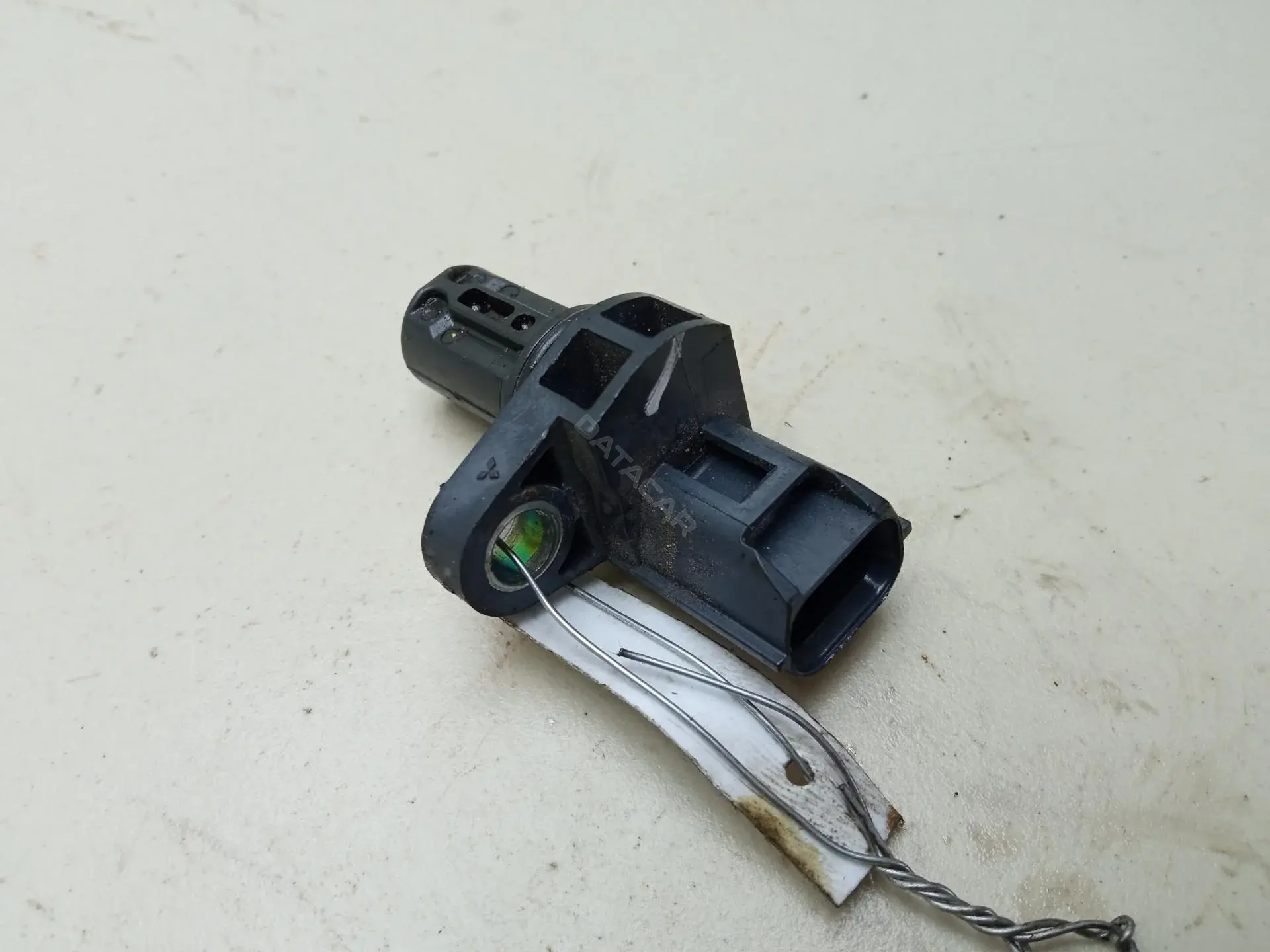 Датчик коленвала MR985041