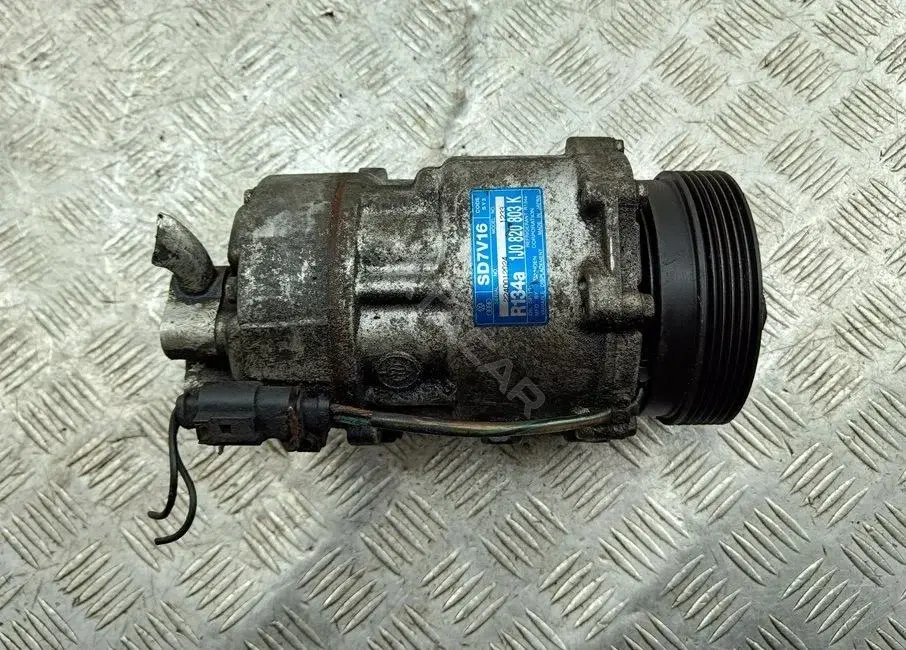 Компрессор кондиционера 1J0820803K
