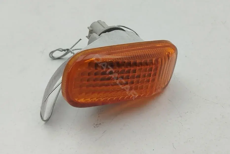 Повторитель передний 6R016528