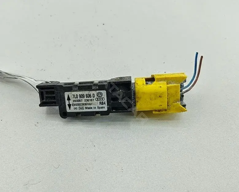 Датчик удара 7L0909606D