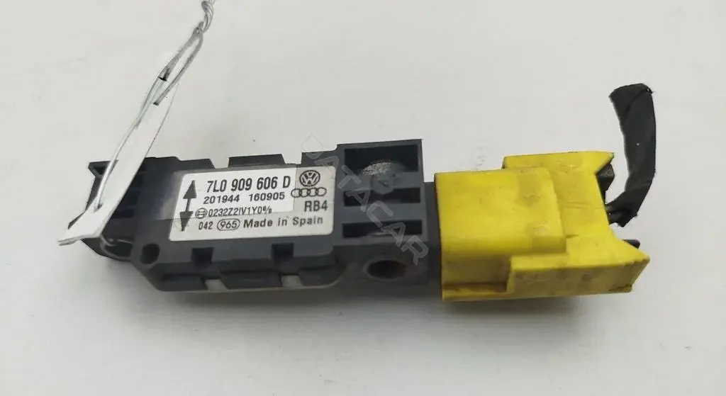Датчик удара 7L0909606D