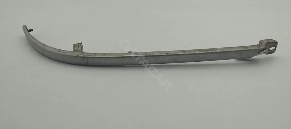 Ус под фару 8A0853207A