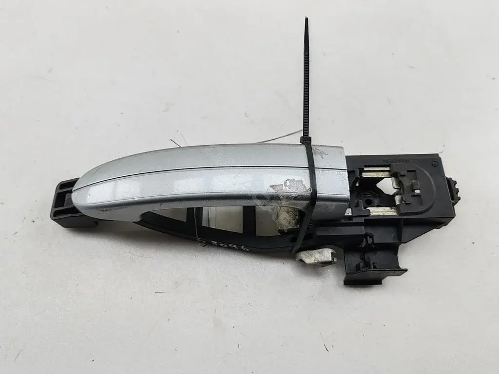 Ручка двери 6M21U224A37B