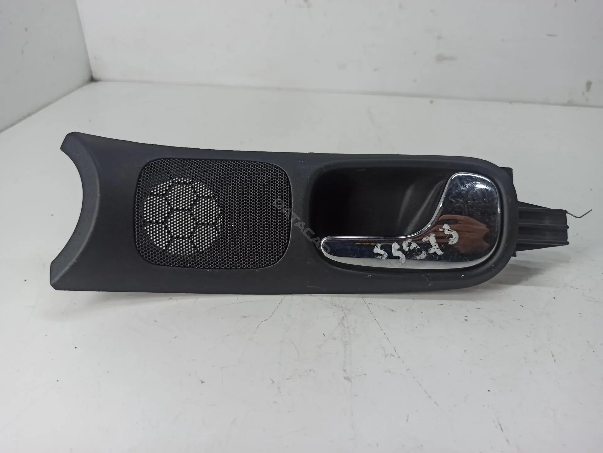 Ручка двери 8D0837020