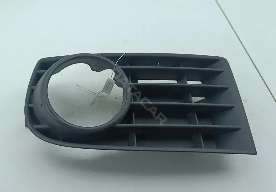 Рамка фары противотуманной 1K0853665B