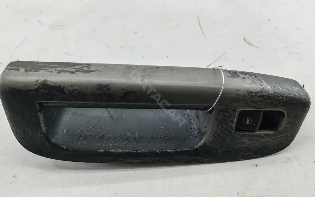 Ручка двери 7M2114B262