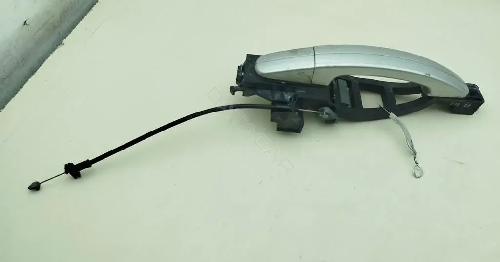 Ручка двери 3M51R224A37AE