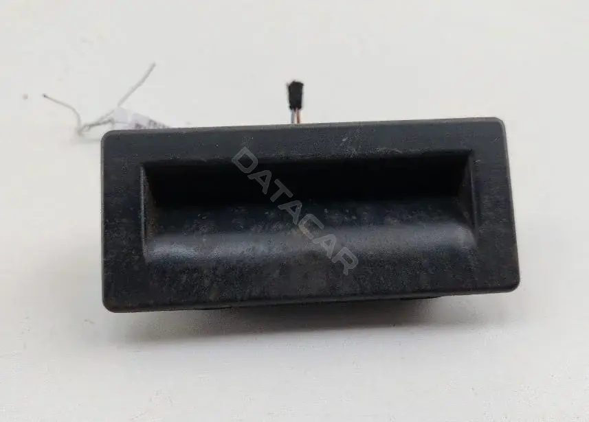 Кнопка крышки багажника 3V082756603S