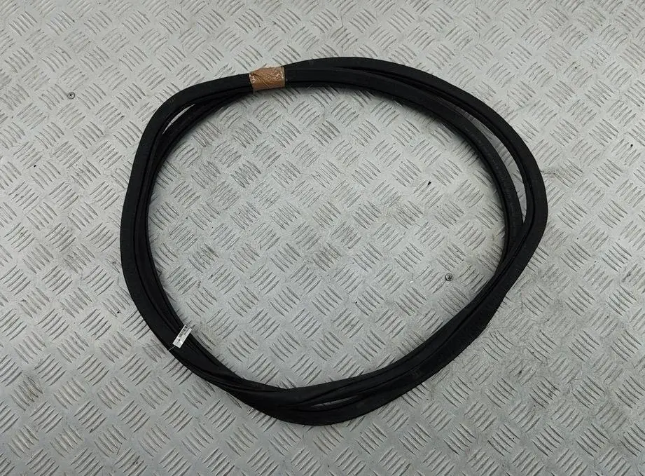 Уплотнитель двери 5NA867913B
