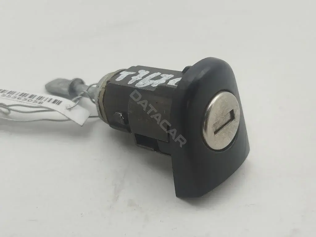 Личинка замка двери 1U0837167