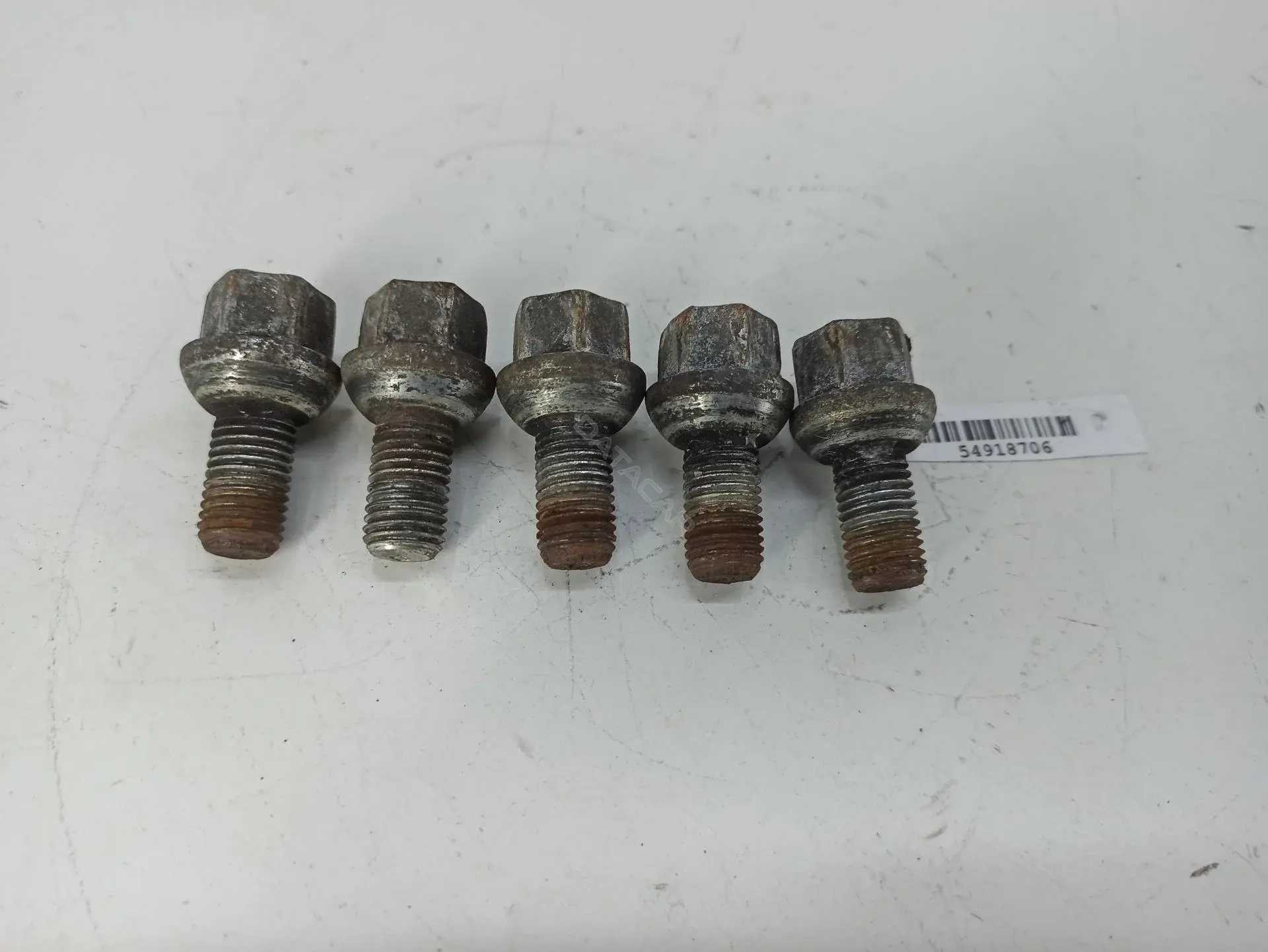 Болт колесный 54918706