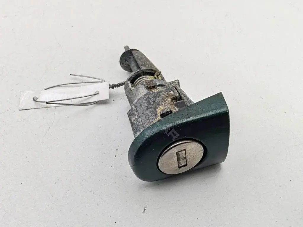 Личинка замка двери 1Z0837167C
